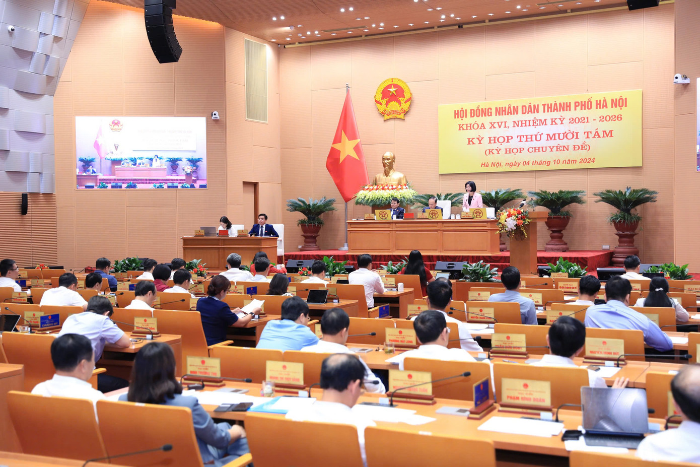 Kỳ họp thứ 18 HĐND TP. Hà Nội được tổ chức ngày 4/10/2024 đã thông qua nhiều nghị quyết quan trọng.