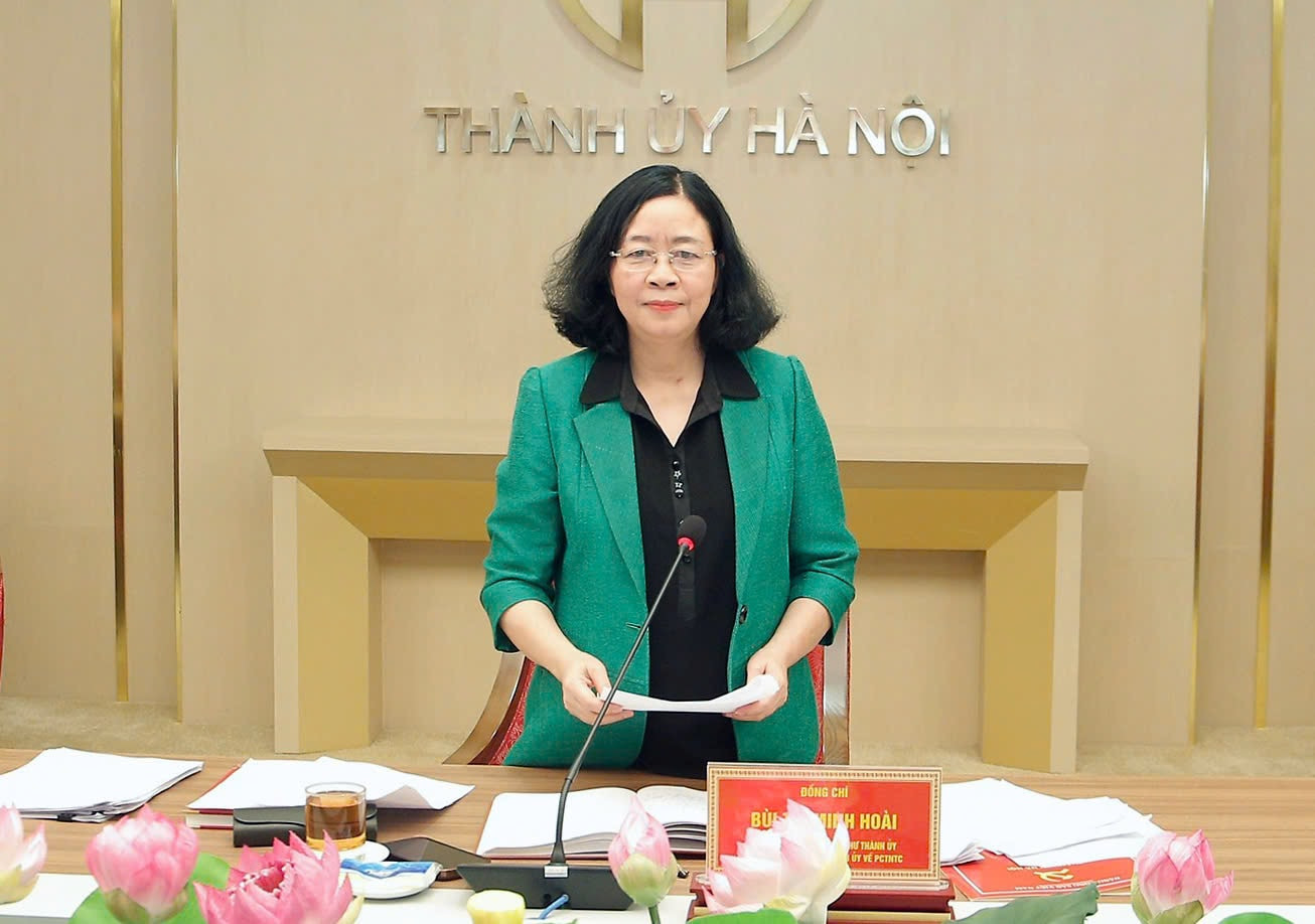 Bí thư Thành ủy Hà Nội Bùi Thị Minh Hoài, Trưởng Ban Chỉ đạo Thành ủy về Phòng, chống tham nhũng, tiêu cực, phát biểu tại cuộc họp.