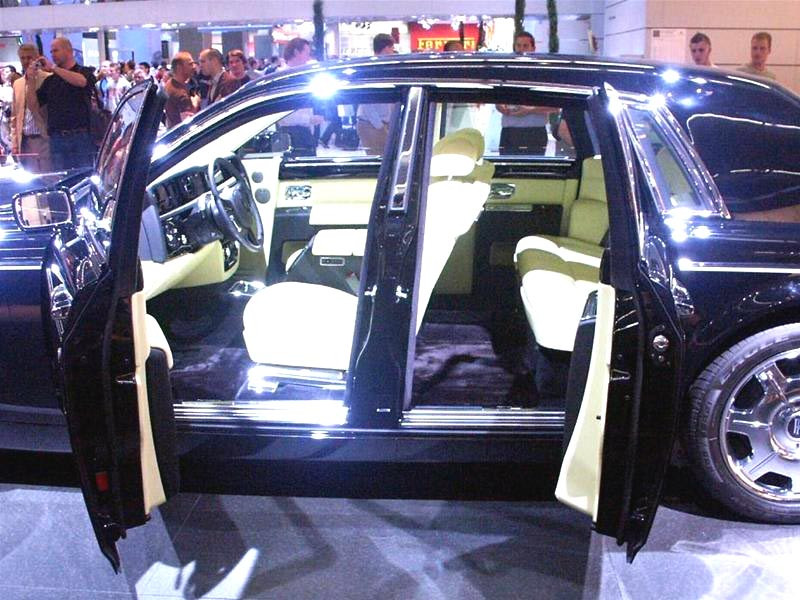 Nhiều đại gia tậu xe đắt tiền để chơi Tết. Nhiều đại gia tậu xe đắt tiền để chơi Tết.