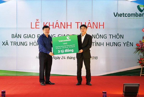 Vietcombank khánh thành công trình đường nông thôn mới tại Hưng Yên ảnh 2
