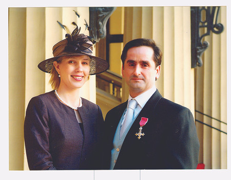 Ông Khalid Muhmood và vợ