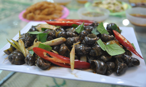 Thưởng thức nhiều món ốc ngon ven hồ Tây ảnh 1