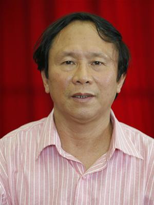 Nhà thơ Dương Kỳ Anh - Trưởng Ban tổ chức cuộc thi HHVN 2008 mở đầu buổi trực tuyến. Ảnh : Hồng Vĩnh.