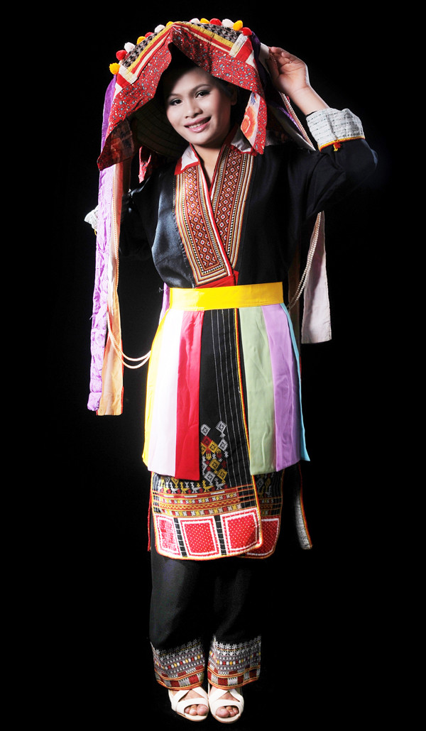 Một số thí sinh rực rỡ trong trang phục dân tộc