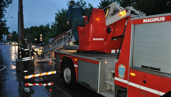 Lực lượng cứu hỏa tại khu thương mại Kachalovsky sáng sớm nay. Ảnh: Ria . Lực lượng cứu hỏa tại khu thương mại Kachalovsky sáng sớm nay. Ảnh: Ria