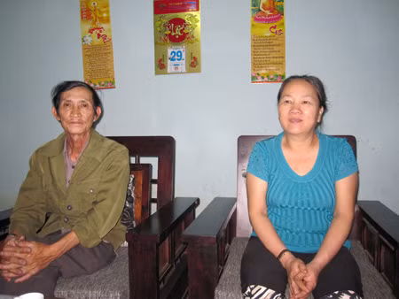 Vợ chồng ông Ân kể về câu chuyện thất lạc của người em trai. Vợ chồng ông Ân kể về câu chuyện thất lạc của người em trai