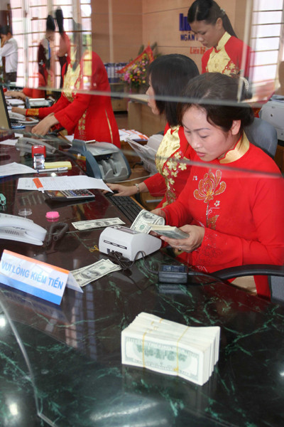 Ngân hàng phải gánh hai vai: Vừa là kho giữ tiền, vừa đảm bảo cung tiền Ảnh: Minh Hà