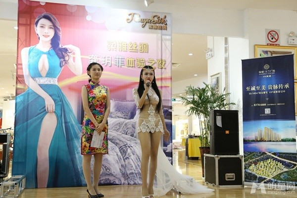 Cung Nguyệt Phi với bộ cánh không thể 'thiếu vải' hơn