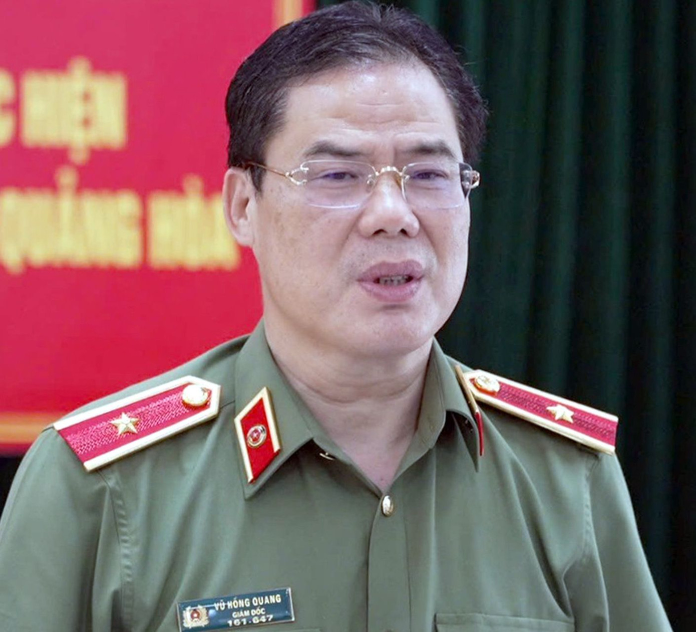 Thiếu tướng Vũ Hồng Quang (trái) và đồng chí Lê Hải Hòa được bầu giữ chức vụ Phó Bí thư Tỉnh ủy Cao Bằng. Thiếu tướng Vũ Hồng Quang (trái) và đồng chí Lê Hải Hòa được bầu giữ chức vụ Phó Bí thư Tỉnh ủy Cao Bằng.