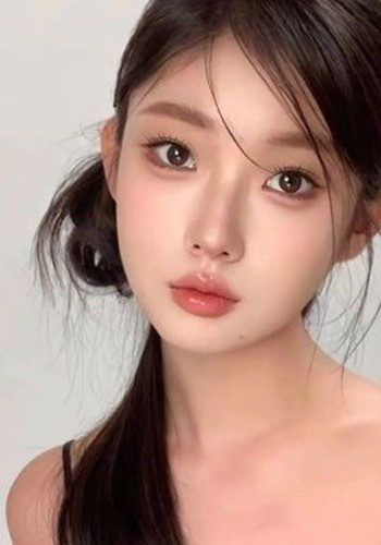 Ngoại hình ưa nhìn của Đồng Dao trước khi nhà bị nổ.