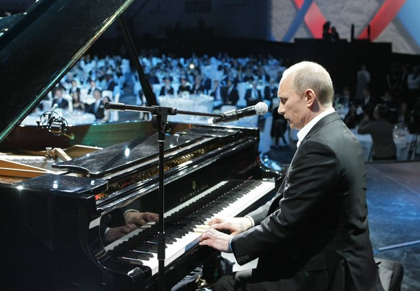 Thủ tướng Putin chơi đàn Piano