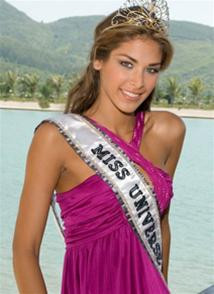 Dayana Mendoza đùa với nắng và sóng biển Nha Trang ảnh 8