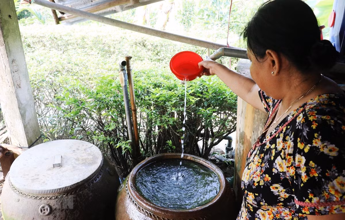 Sau bão lũ, việc đảm bảo nguồn nước sạch là ưu tiên hàng đầu để phòng tránh các bệnh truyền nhiễm.