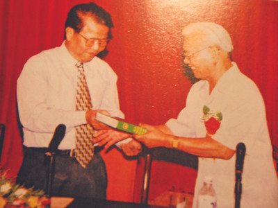 Tặng người đồng hương, nguyên Chủ tịch nước cuốn Lịch sử TNXP