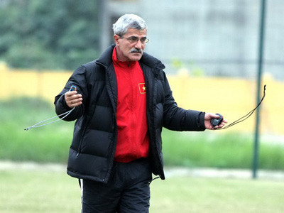 HLV Calisto đã lên tiếng nhận trách nhiệm của đội tuyển Việt Nam tại AFF Suzuki Cup 2010. Ảnh minh họa HLV Calisto lên tiếng nhận trách nhiệm của đội tuyển Việt Nam tại AFF Suzuki Cup 2010