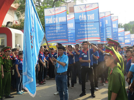 4000 sinh viên xuất quân tiếp sức mùa thi ảnh 2