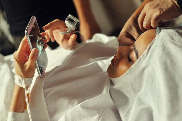 Bí mật cảnh quay sửa mũi rùng rợn của Trang Nhung ảnh 5