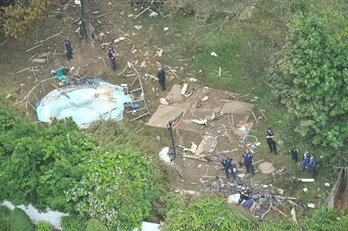 Tưởng bị đánh bom hóa ra máy bay rơi giữa sân ảnh 4