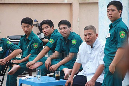 Sao Việt làm quá khi thuê vệ sĩ tiền hô hậu ủng? ảnh 4