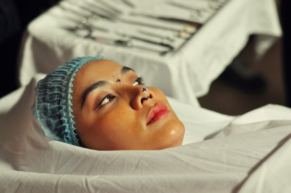 Bí mật cảnh quay sửa mũi rùng rợn của Trang Nhung ảnh 4