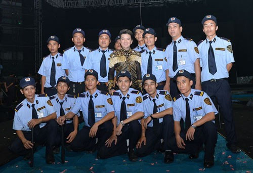 Sao Việt làm quá khi thuê vệ sĩ tiền hô hậu ủng? ảnh 6