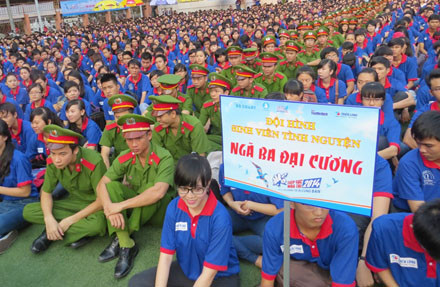 4000 sinh viên xuất quân tiếp sức mùa thi ảnh 4