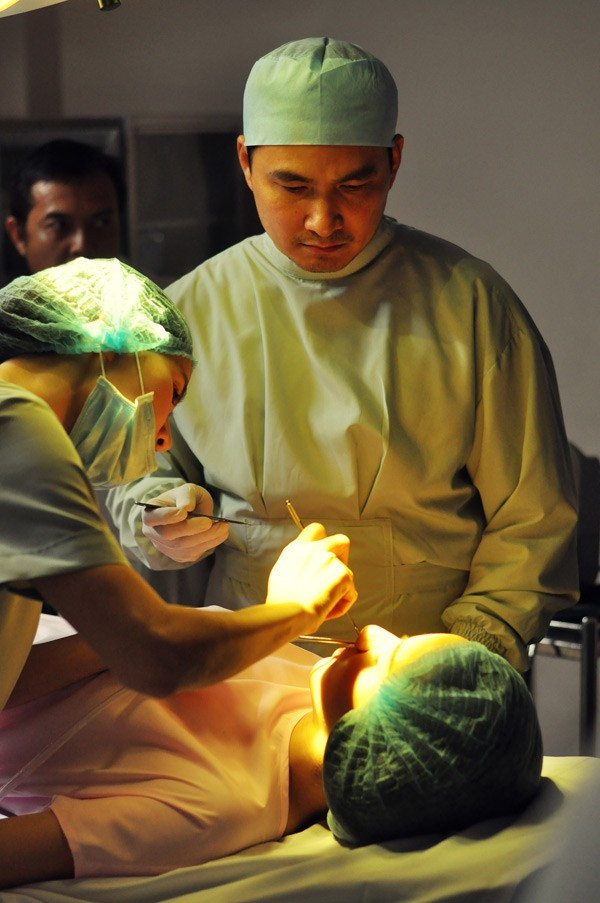 Bí mật cảnh quay sửa mũi rùng rợn của Trang Nhung ảnh 3