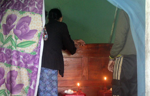 Rùng rợn, cho con “tắm xăng” vì chồng có tính “đào hoa” ảnh 2 Rùng rợn, cho con “tắm xăng” vì chồng có tính “đào hoa” ảnh 2