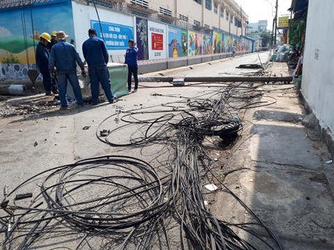 Truy tìm kẻ đổ chất thải độc hại ra mương nước ở Hải Phòng ảnh 5