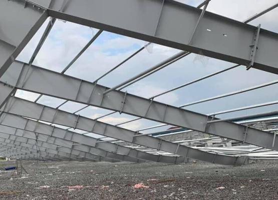 Sập khung nhà xưởng ‘khủng’, 4 người thương vong ảnh 1