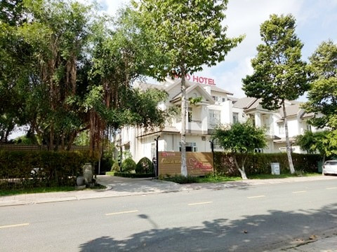 Vụ giết người đổ bê tông: Nghi can không làm gì, tiền đâu để tu luyện? ảnh 2