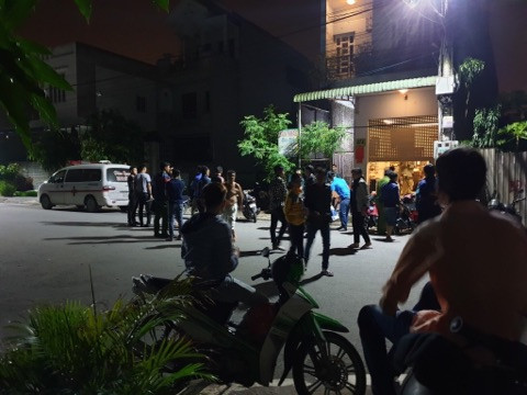 Đến ngủ nhờ nhà bạn rồi treo cổ chết trong phòng ảnh 1