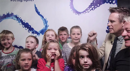 Bạch tuộc dùng máy ảnh chụp khách tham quan ảnh 2