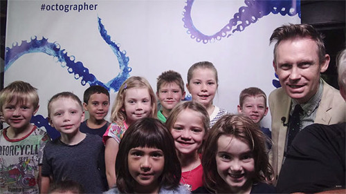 Bạch tuộc dùng máy ảnh chụp khách tham quan ảnh 3