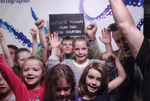 Bạch tuộc dùng máy ảnh chụp khách tham quan ảnh 4