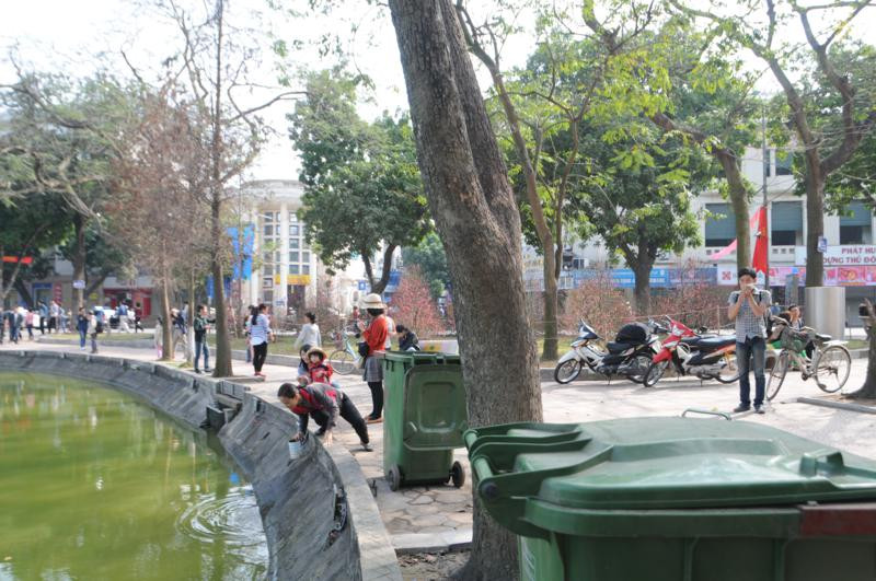 Ao hồ vì thế sạch sẽ hơn