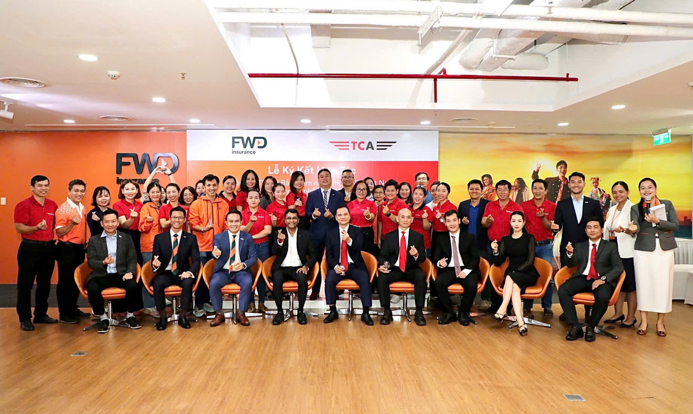 Với tầm nhìn thay đổi cảm nhận của mọi người về bảo hiểm, FWD Việt Nam không ngừng nỗ lực mang lại những giá trị tích cực cho khách hàng cũng như ngành bảo hiểm tại Việt Nam. Với tầm nhìn thay đổi cảm nhận của mọi người về bảo hiểm, FWD Việt Nam không ngừng nỗ lực mang lại những giá trị tích cực cho khách hàng cũng như ngành bảo hiểm tại Việt Nam.