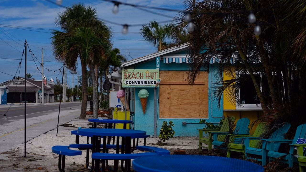 Cảnh hoang vắng tại Anna Maria (Florida). (Ảnh: AP)