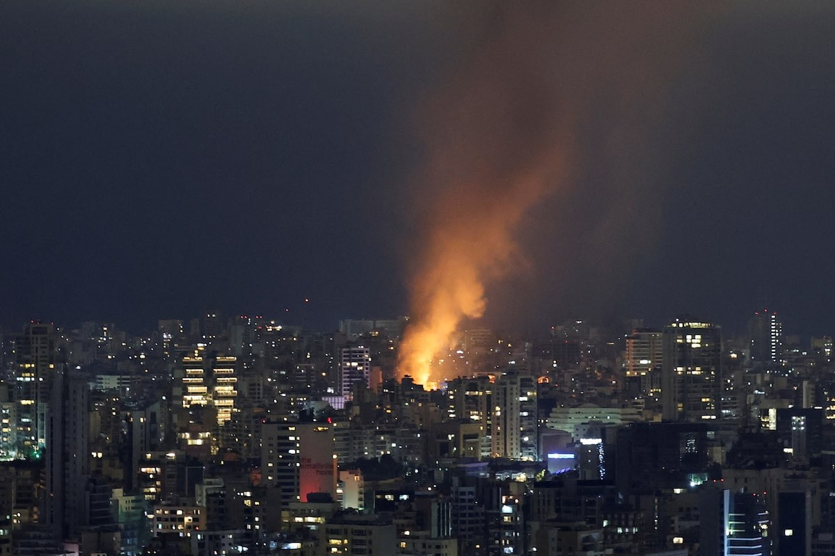 Thủ đô Beirut của Li-băng bị Israel tấn công hôm 10/10. (Ảnh: Reuters)