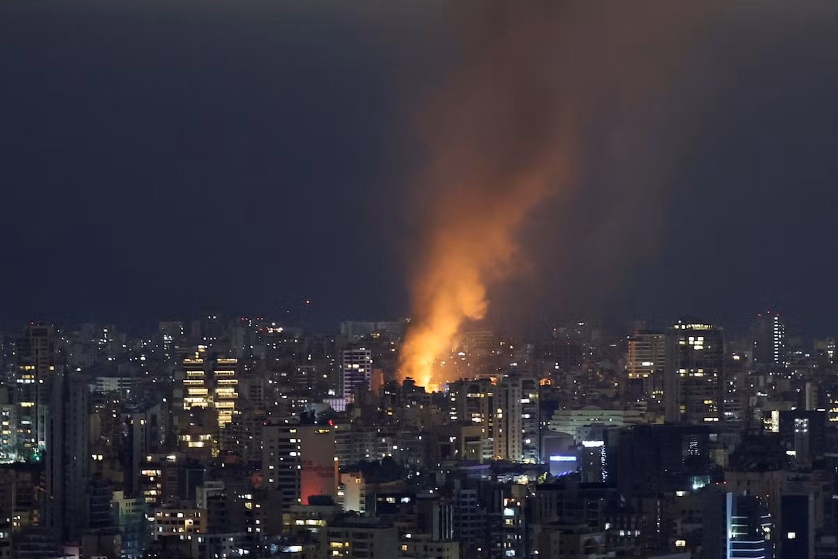Thủ đô Beirut của Li-băng bị Israel tấn công hôm 10/10. (Ảnh: Reuters) Thủ đô Beirut của Li-băng bị Israel tấn công hôm 10/10. (Ảnh: Reuters)