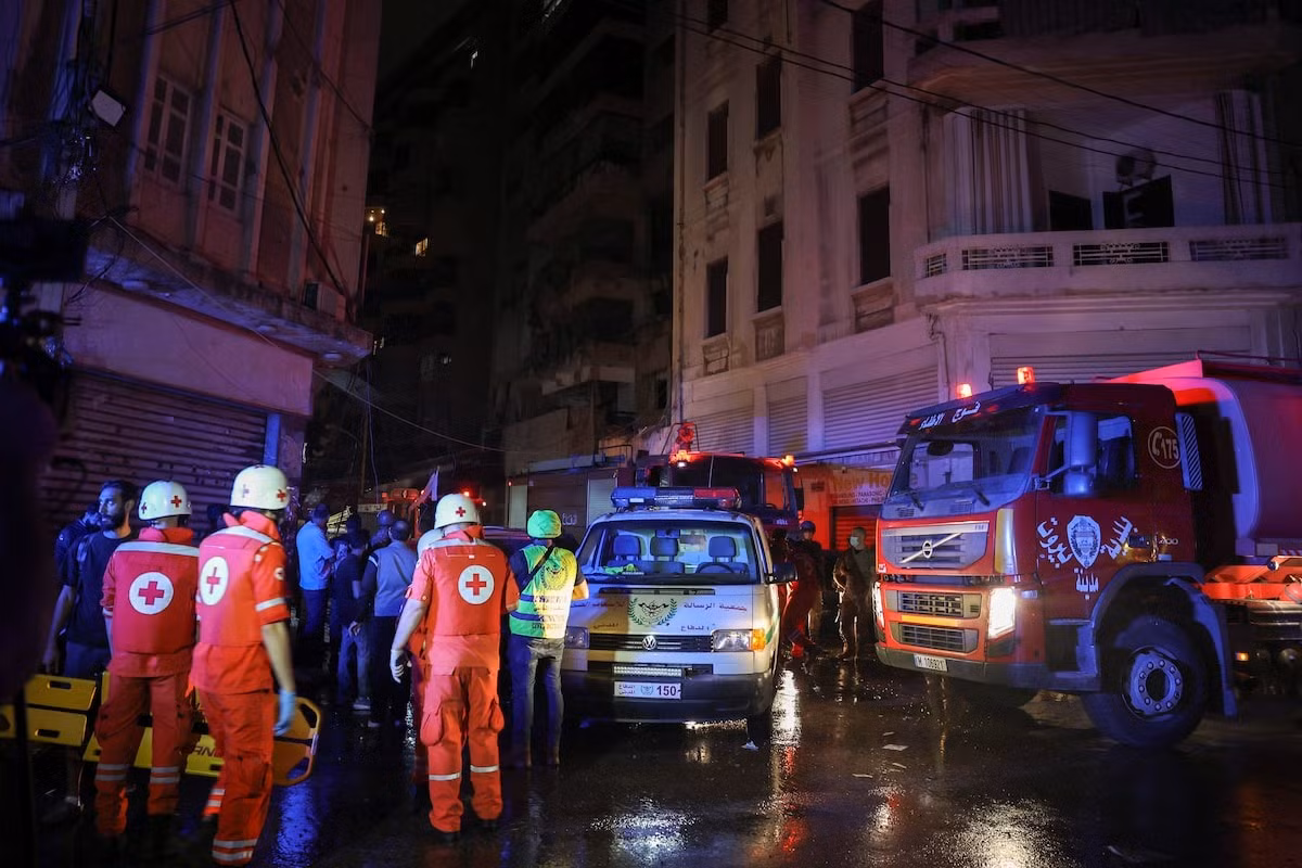 Một toà nhà ở Beirut bị hư hại sau cuộc không kích của Israel hôm 10/10. (Ảnh: Reuters) Một toà nhà ở Beirut bị hư hại sau cuộc không kích của Israel hôm 10/10. (Ảnh: Reuters)