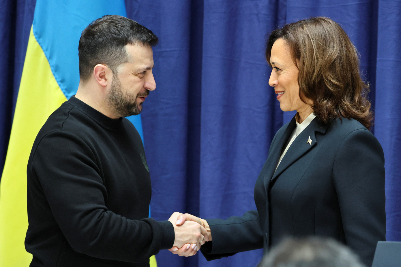 Phó Tổng thống Mỹ Kamala Harris và Tổng thống Ukraine Volodymyr Zelensky. (Ảnh: Reuters) Phó Tổng thống Mỹ Kamala Harris và Tổng thống Ukraine Volodymyr Zelensky. (Ảnh: Reuters)