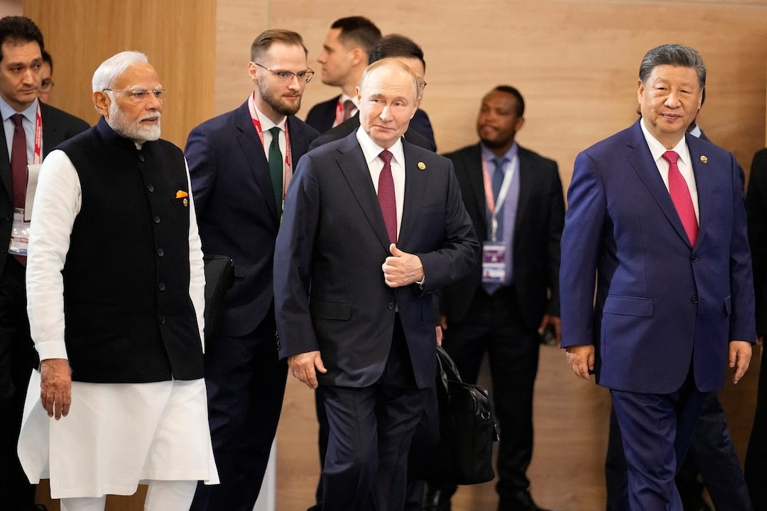 Tổng thống Nga Vladimir Putin cùng Chủ tịch Trung Quốc Tập Cận Bình và Thủ tướng Ấn Độ Narendra Modi. (Ảnh: Reuters) Tổng thống Nga Vladimir Putin cùng Chủ tịch Trung Quốc Tập Cận Bình và Thủ tướng Ấn Độ Narendra Modi. (Ảnh: Reuters)