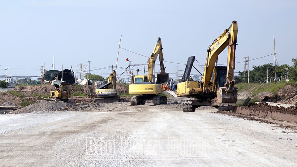 Công trường thi công Tuyến đường bộ mới Nam Định - Lạc Quần - Đường bộ ven biển đoạn qua huyện Nam Trực. Công trường thi công Tuyến đường bộ mới Nam Định - Lạc Quần - Đường bộ ven biển đoạn qua huyện Nam Trực.