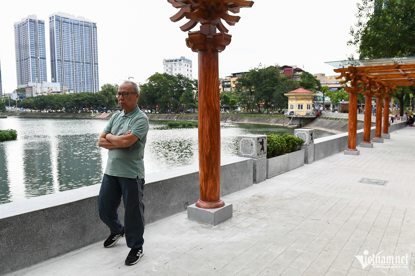 Sau 2 tuần đi vào hoạt động, phố đi bộ Ngọc Khánh tương đối vắng vẻ dù tiết trời vào thu rất đẹp. Sáng sớm và chiều tối thứ Bảy, Chủ nhật, tại đây đa phần người dân sinh sống xung quanh khu vực đi dạo, hóng gió. Sau 2 tuần đi vào hoạt động, phố đi bộ Ngọc Khánh tương đối vắng vẻ dù tiết trời vào thu rất đẹp. Sáng sớm và chiều tối thứ Bảy, Chủ nhật, tại đây đa phần người dân sinh sống xung quanh khu vực đi dạo, hóng gió.