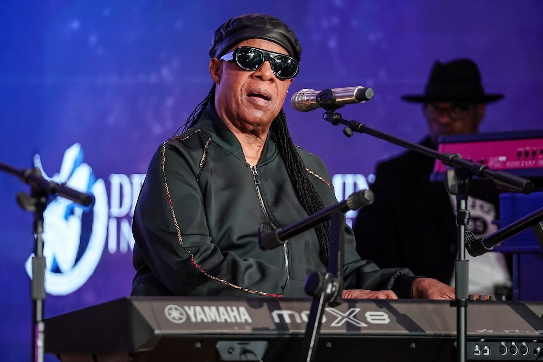 Ca sĩ Stevie Wonder trình diễn tại Jonesboro. (Ảnh: Reuters)