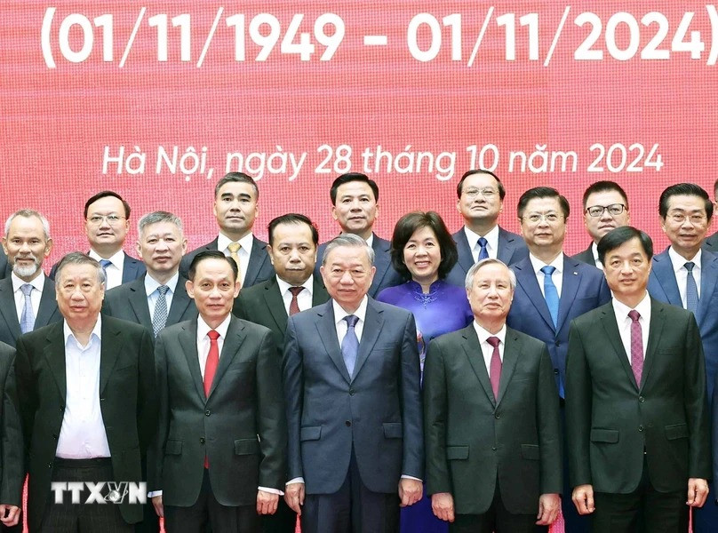 Tổng Bí thư Tô Lâm và các đại biểu dự lễ kỷ niệm. (Ảnh: Thống Nhất/TTXVN)