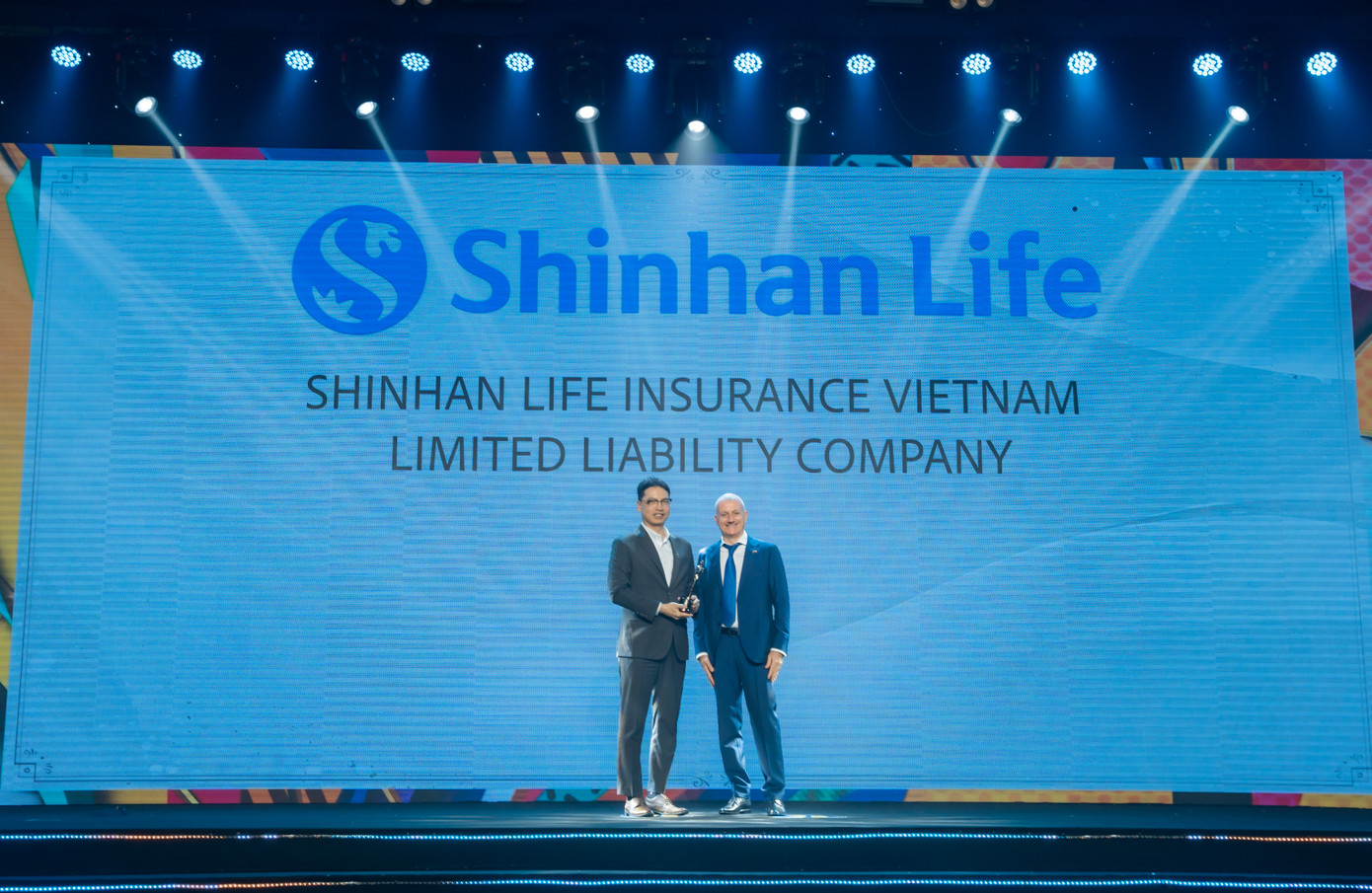 Shinhan Life Việt Nam được vinh danh là Nơi làm việc tốt nhất châu Á và Doanh nghiệp quan tâm chăm sóc nhân viên tuyệt vời nhất tại HR Asia Awards 2024
