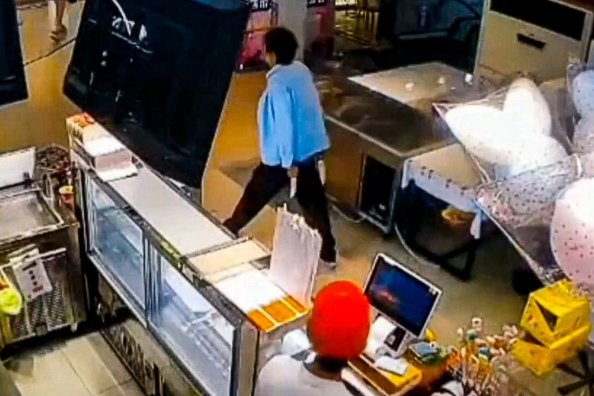 Nghi phạm tại hiện trường. (Ảnh: Weibo) Nghi phạm tại hiện trường. (Ảnh: Weibo)