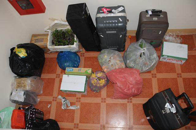 Những phần quà của các tập thể, cá nhân mang ra tặng cán bộ, chiến sĩ và nhân dân ngoài các đảo Trường Sa